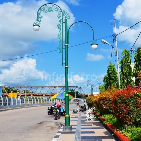 lamp post
